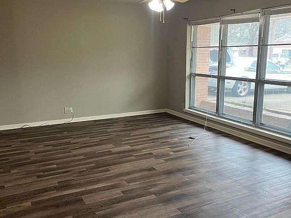 4th image of 222 W Pioneer St