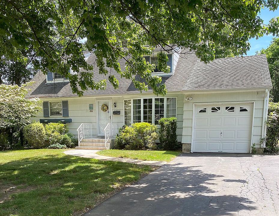 2nd image of 61 Radcliff Dr