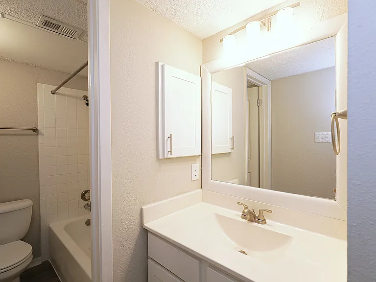 City Crest Apartments — Photo 141