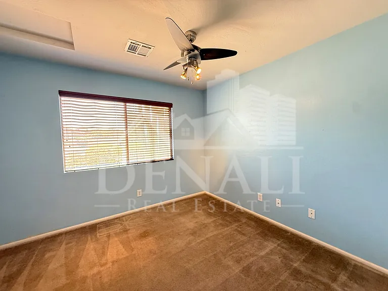 2102 W Knox Rd — Photo 20