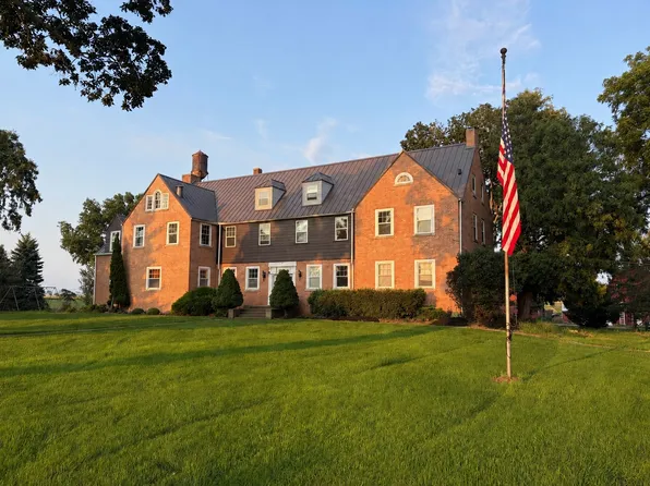 5747 S Peek Home Rd, Polo, IL 61064
