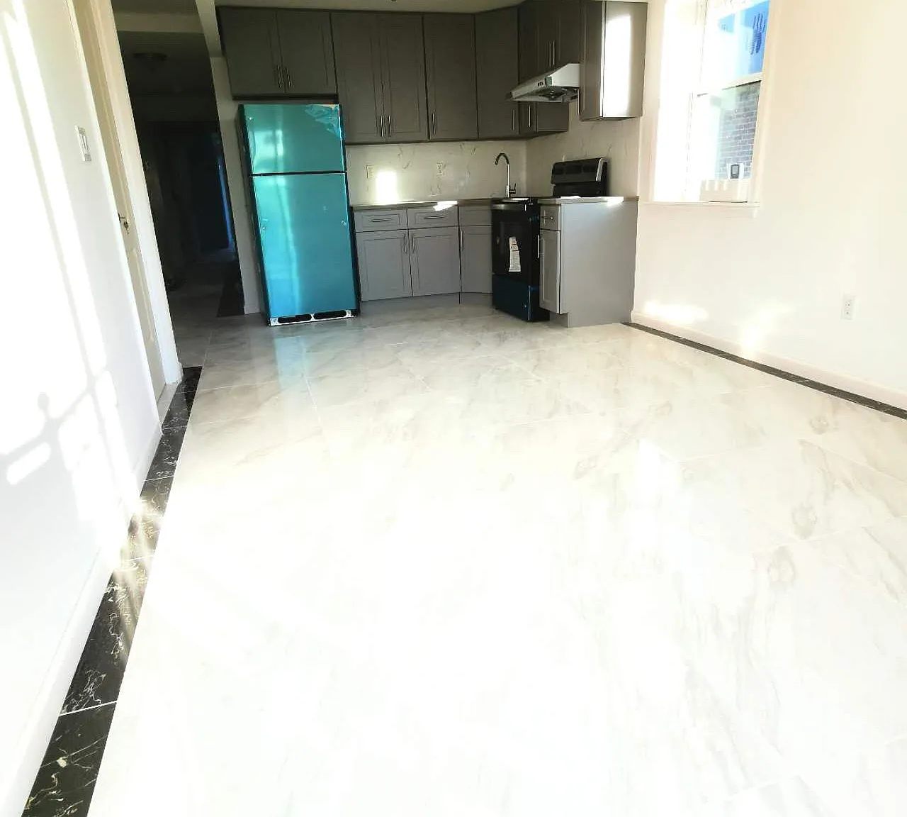2 bed, 700 sqft, $2,500 — Photo 1