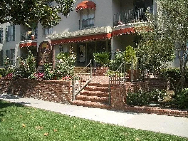 330 S Mentor Ave #107 — Photo 1