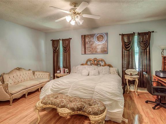 2nd image of 201 Briarglen Dr