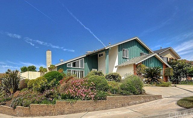 Wonderful corner lot location