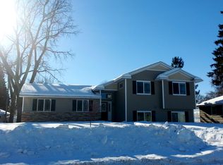 877 7th St NW, New Brighton, MN 55112