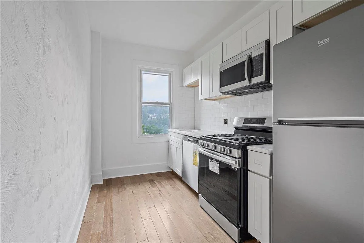 5558 Pocusset St photo 1