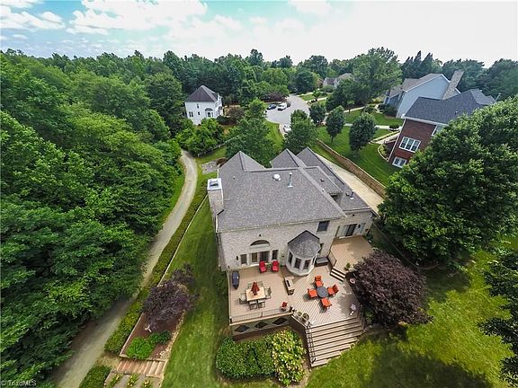 4th image of 802 Haddington Ct N