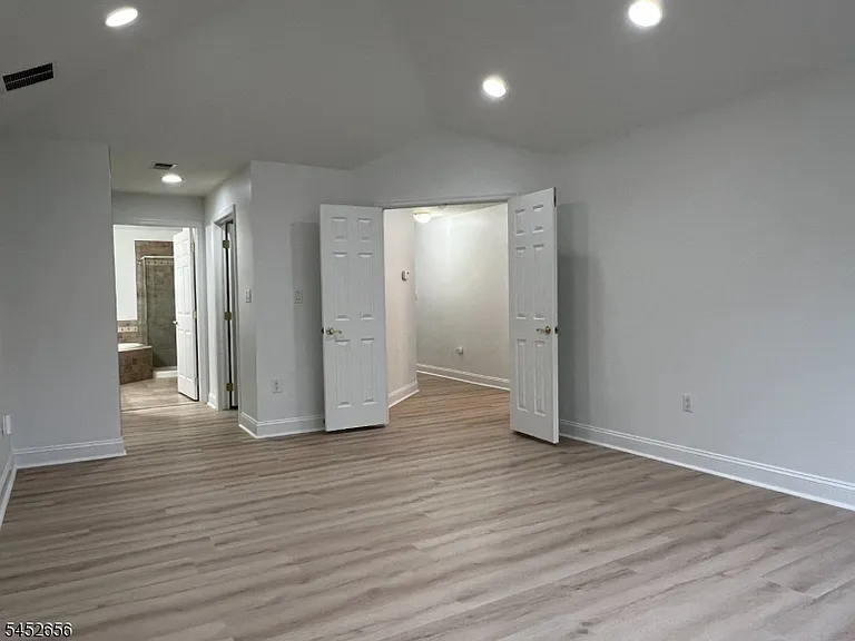 311 Kensington Ln — Photo 19