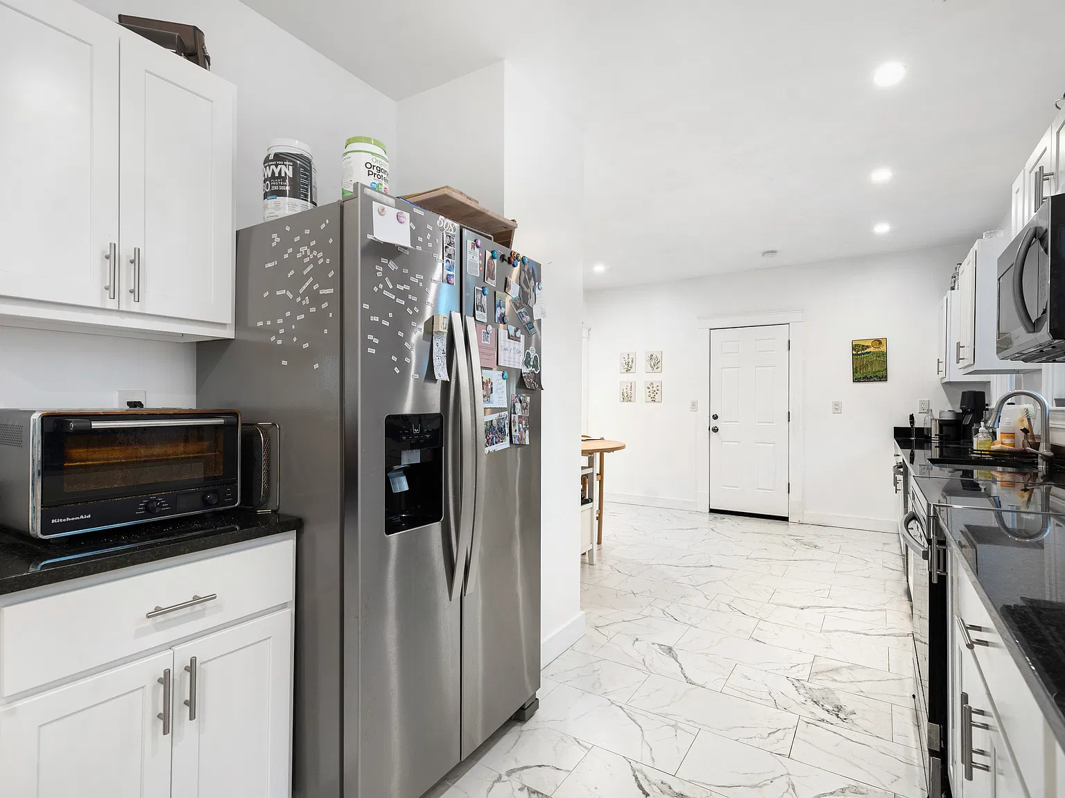 3 bed, 1360 sqft, $2,500 — Photo 2