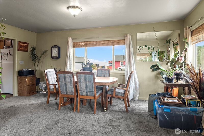 5th image of 409 E Alder Avenue
