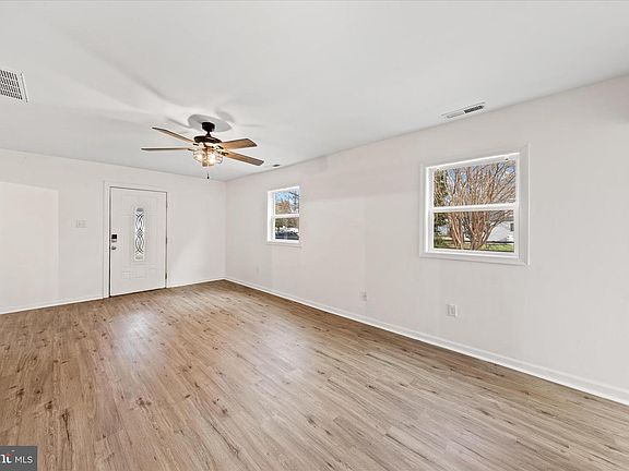 5th image of 3961 School St