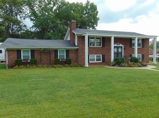 9217 Lakeridge Dr, Louisville, KY 40272