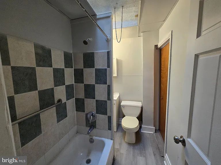 814 Upland St — Photo 13