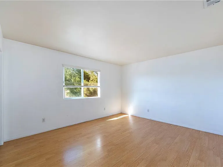 15561 Hammett Ct — Photo 22