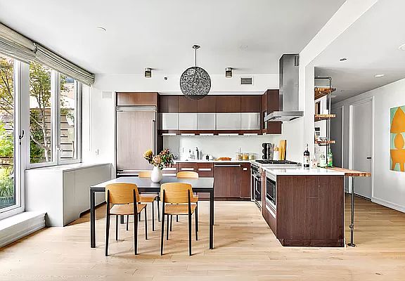 4th image of 125 W 21st St APT 10A