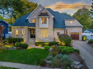 852 Lilac Ln, Naperville, IL 60540