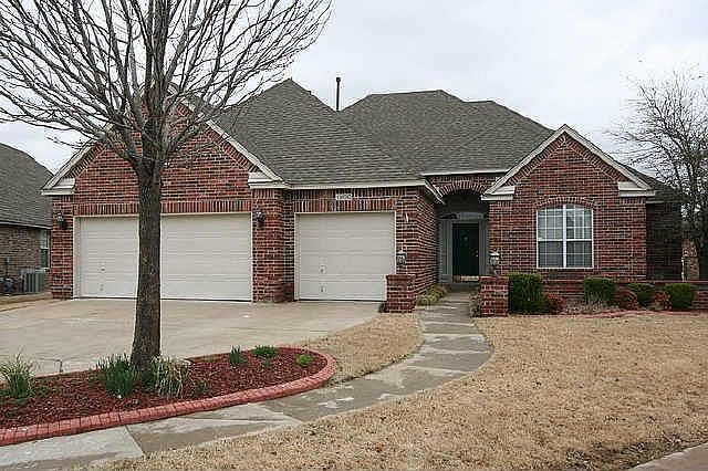 4 bedroom 3 bath 3 car on golf course