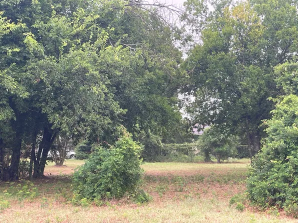 267 Ben Milam Rd, Cameron, TX 76520