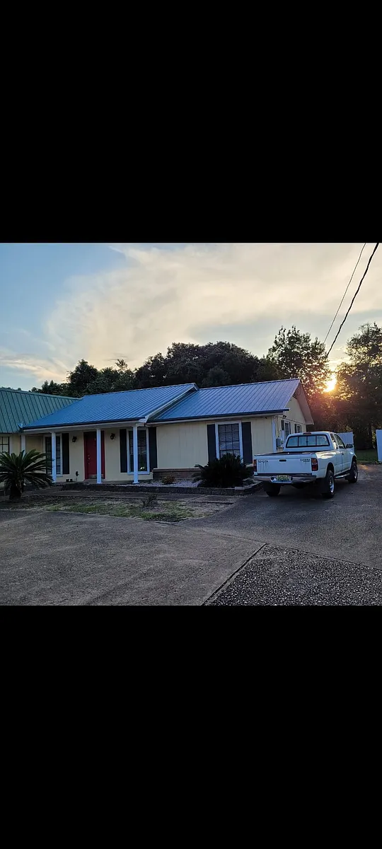 Building Photo - 4548 Schillinger Rd S