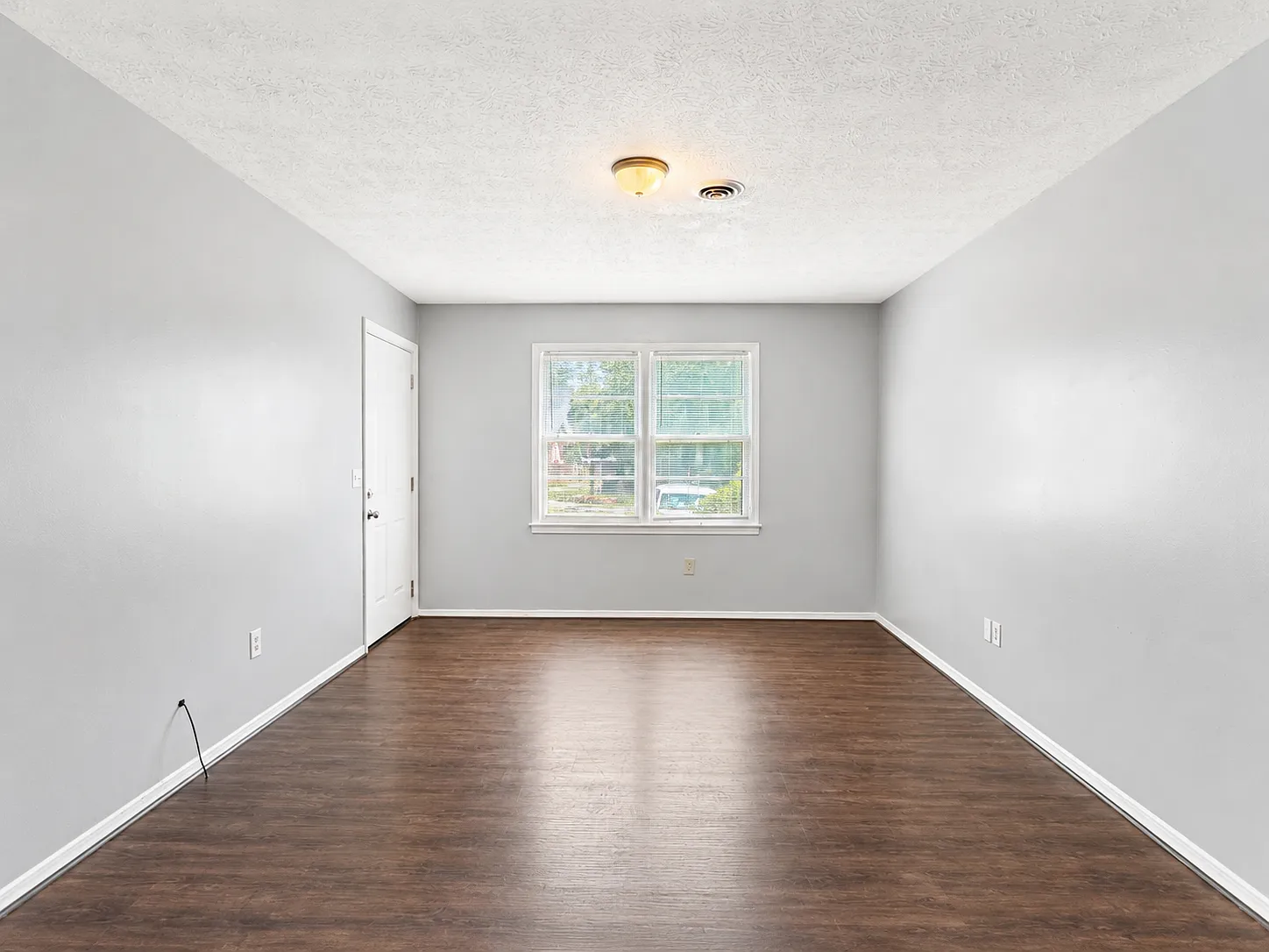 2 bed, 1000 sqft, $1,200 — Photo 2