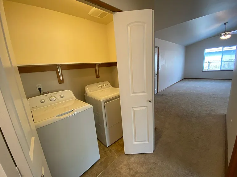 403 E Windsor Ct — Photo 7