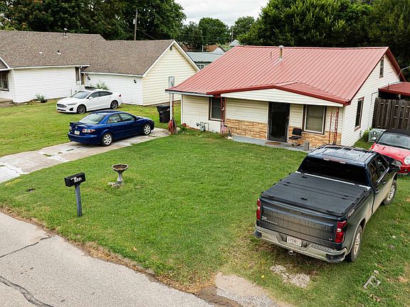 2nd image of 1522 W Kansas Ave
