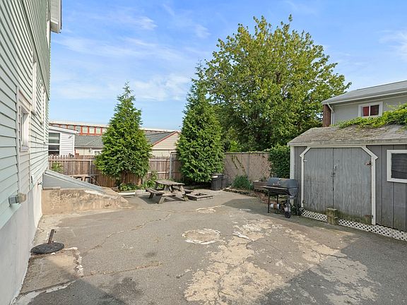 4th image of 24 Belleville Rd
