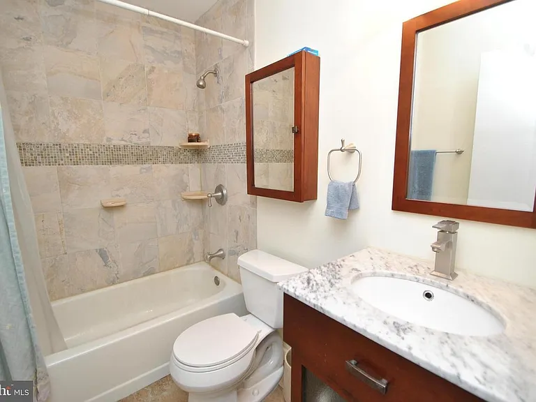 216 Saint Johns Sq #216 — Photo 8