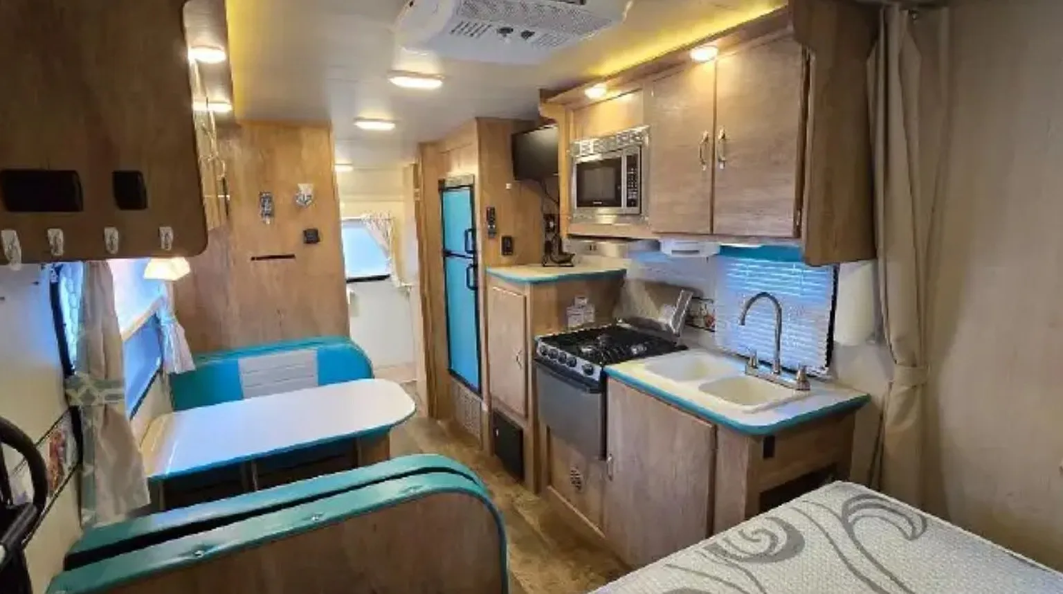 2019 MBS Gulf Stream Vintage RV — Photo 1