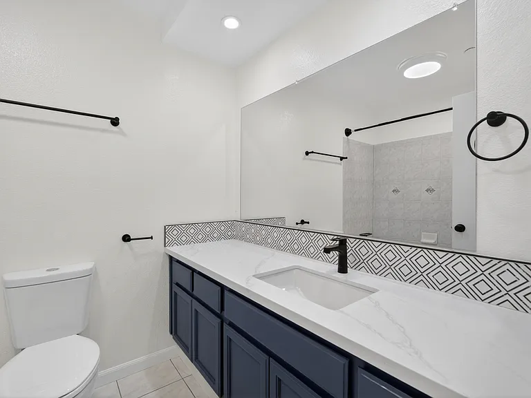 935 La Mesa Ter #G — Photo 16