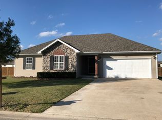 1207 Applelane Dr, Lebanon, MO 65536