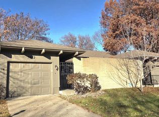 5542 SW Stonegate Ct, Topeka, KS 66606