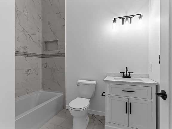 3rd image of 276-280 Essex St #304