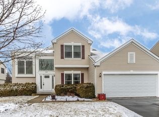 240 Cedarfield Dr, Bartlett, IL 60103