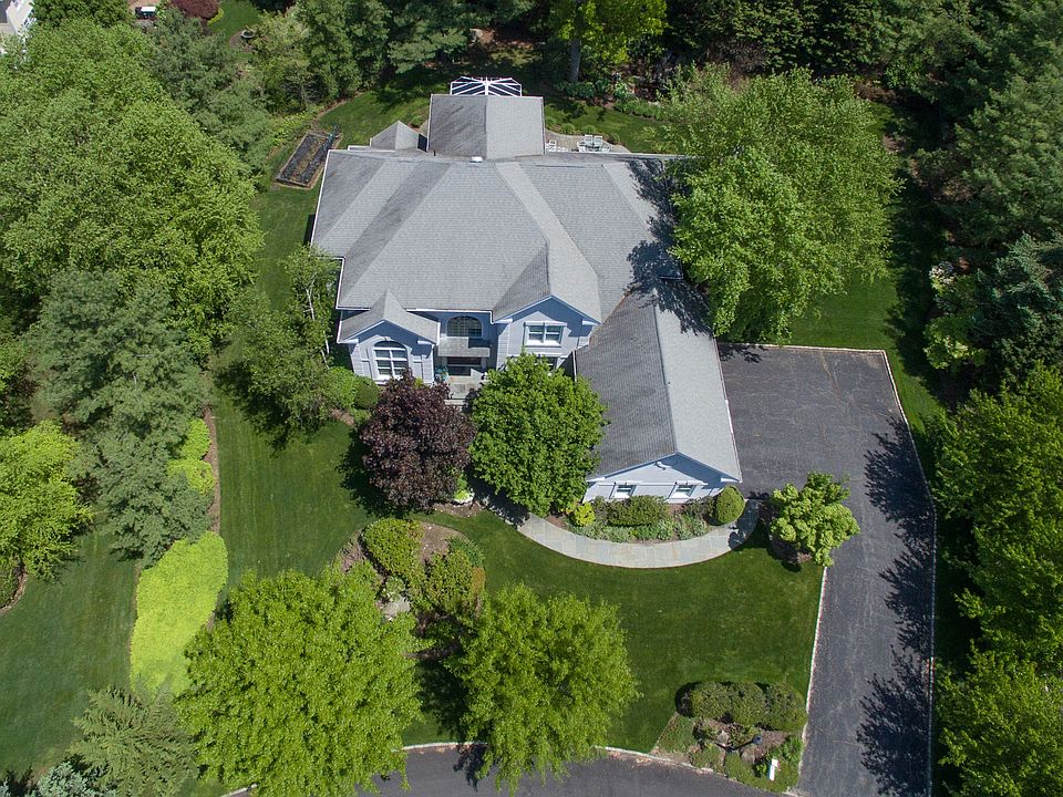 1st image of 29 Woodcliff Ct