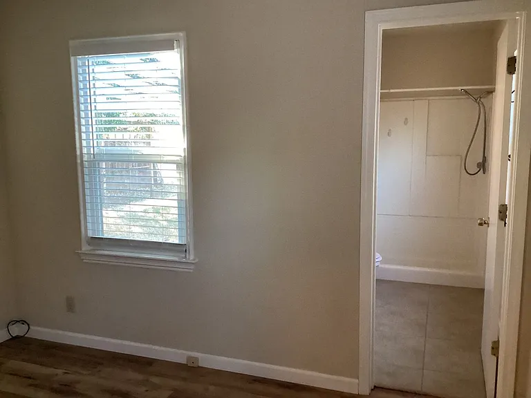 184 E Washington Ave — Photo 13