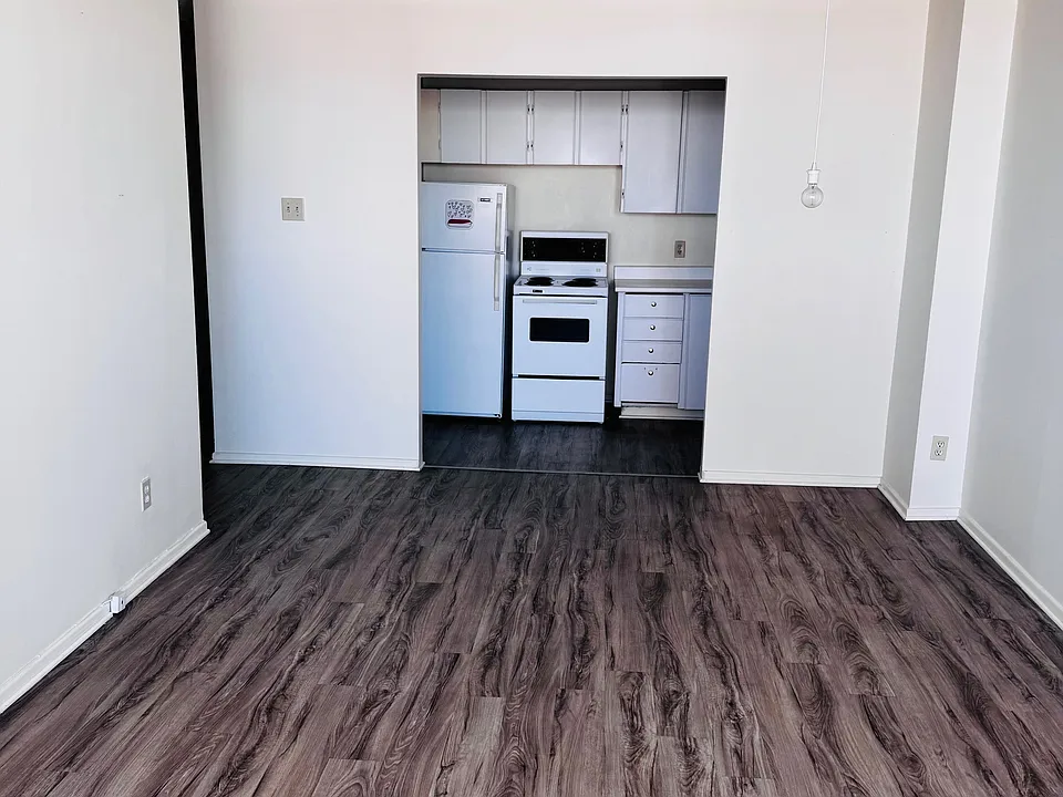 52 Bayswater Ave #205
