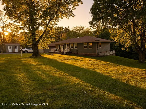 825 County Route 51, Coxsackie, NY 12051
