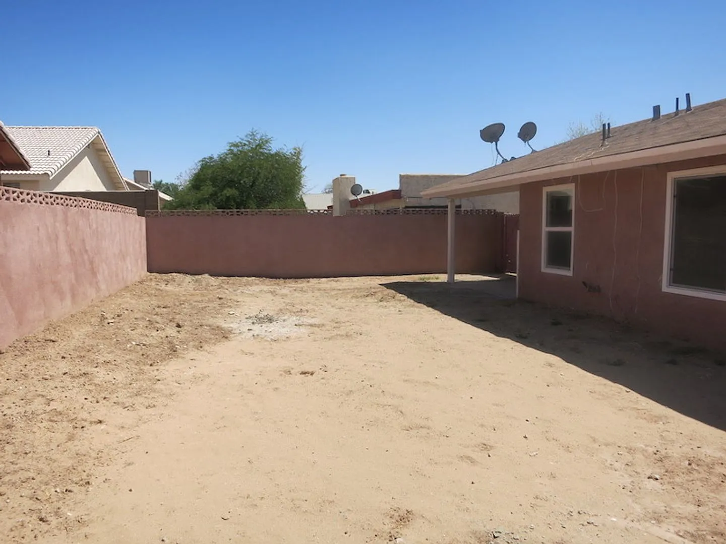Hacienda Estates Three Bedroom Two Bath home Close to Hospital and Retail Stores — Photo 3
