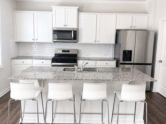 5th image of 19 Manor Way