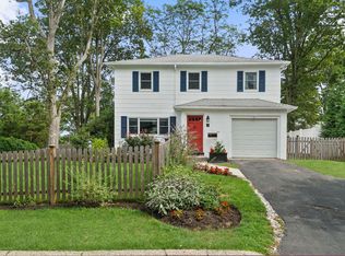 19 Dunham Rd, Hartsdale, NY 10530