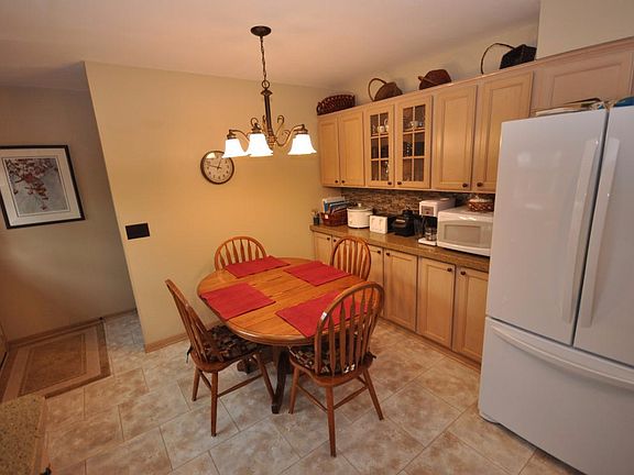 4th image of 613 Sheridan Dr