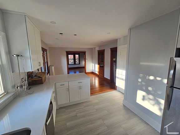 4th image of 23 Milton St #3