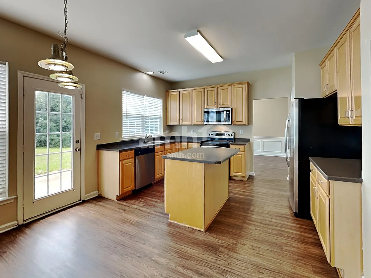 4 bed, 2.5 bath, 2312 sqft, $2,475 — Photo 3