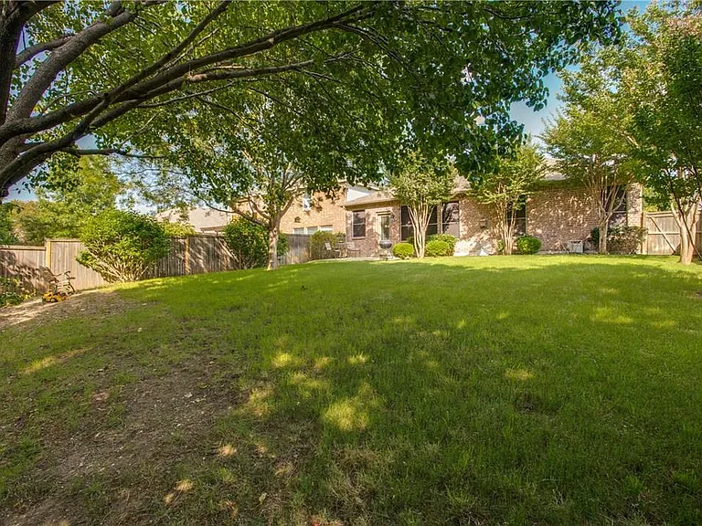 2808 Cypress Point Dr — Photo 23