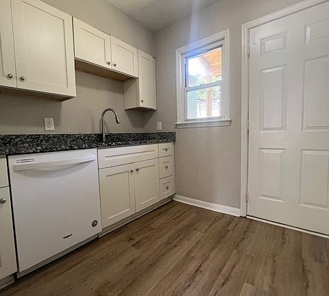 4th image of 3330 Ottawa Ave #A