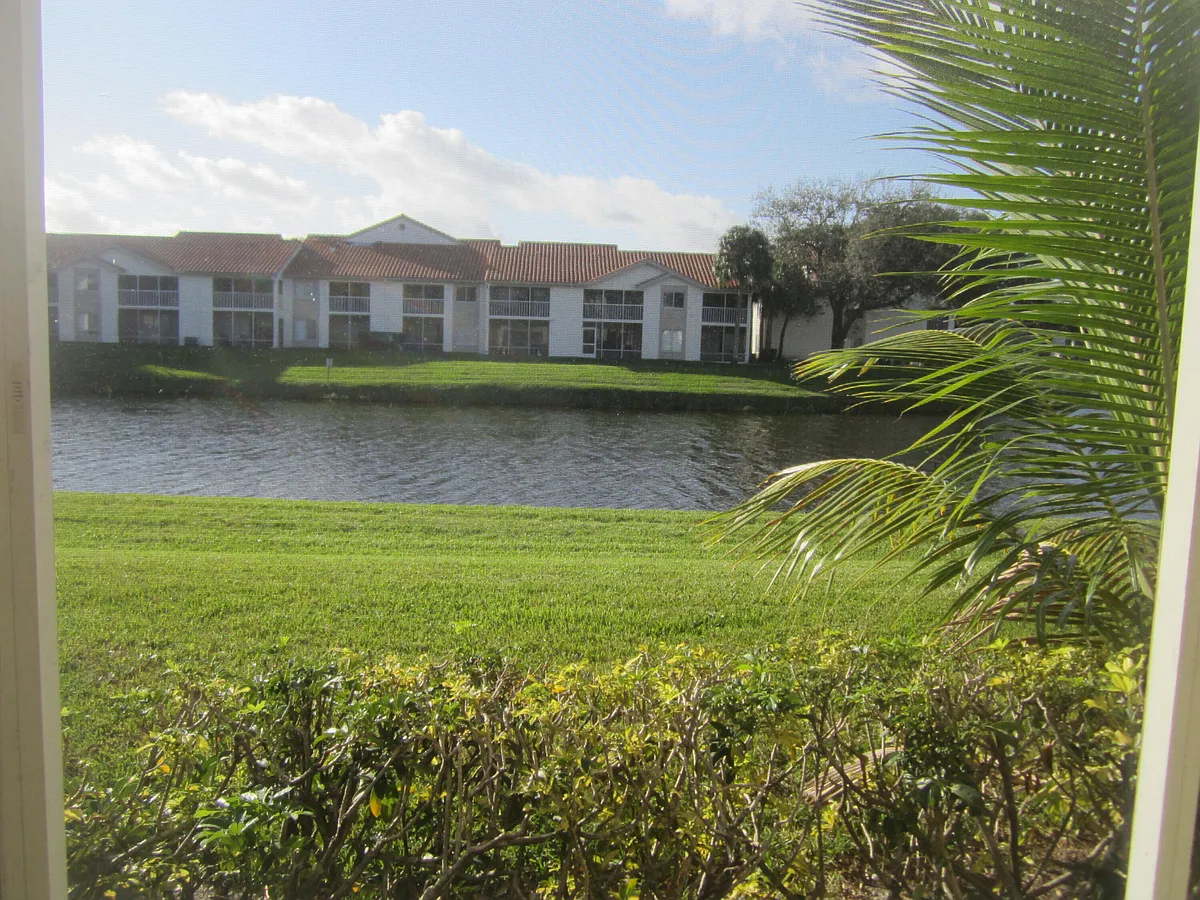 Building Photo - 7103 Glenmoor Dr