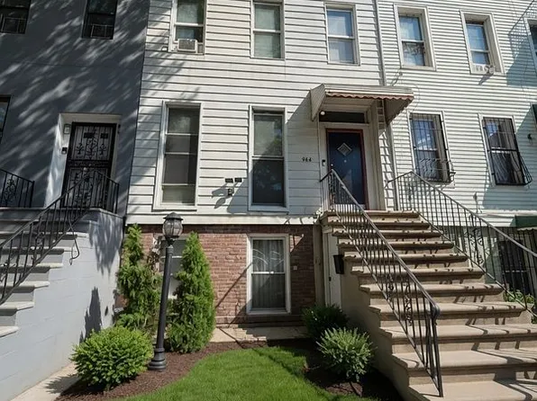561 Lafayette Ave, Brooklyn, NY 11205