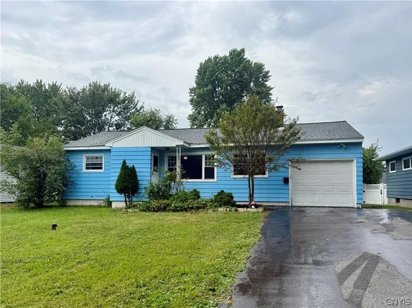 105 Traister Dr, Liverpool, NY 13088